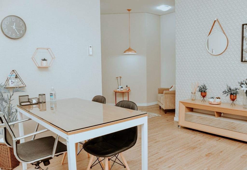Ambiente acolhedor para reuniões e atendimentos
